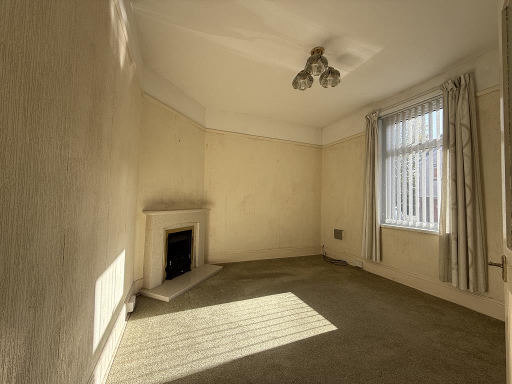 Lot: 132 - TWO-BEDROOM HOUSE FOR IMPROVEMENT - Living room